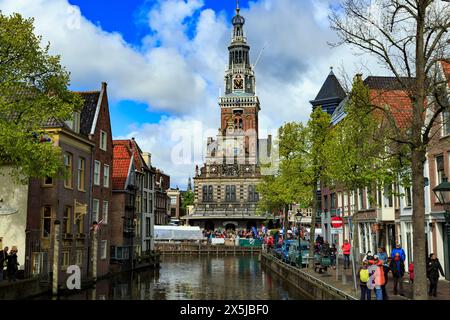 Niederlande, Nordholland, Alkmaar. Traditionelle niederländische Kanalstadt und Käsemarkt am Waagplein. Findet am ersten Freitag der Monate April bis September jährlich statt. Stockfoto