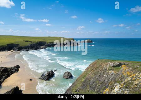 Der abgelegene und unberührte Polly Joke Porth Joke Strand an der Küste von Newquay in Cornwall in Großbritannien. Stockfoto