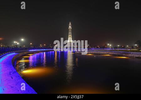 Nachtblick auf Minar und Pakistan Stockfoto