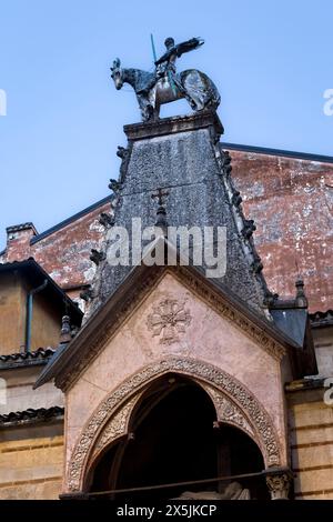 Arche Scaligere: Gotische Statuen und Architektur des mittelalterlichen Denkmals. Verona, Venetien, Italien. Stockfoto