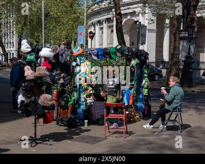 Irische Souvenirs zum Verkauf an einem Stand am College Green im Stadtzentrum von Dublin, Irland. Stockfoto