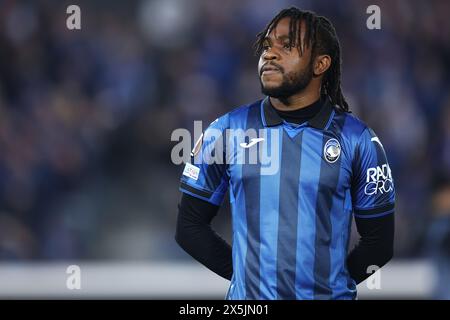 Bergamo, Italien. Mai 2024. Ademola Lookman von Atalanta BC sieht sich beim Halbfinale der UEFA Europa League zwischen Atalanta BC und Olympique de Marseille am 9. Mai 2024 im Gewiss-Stadion in Bergamo, Italien, an. Quelle: Marco Canoniero/Alamy Live News Stockfoto