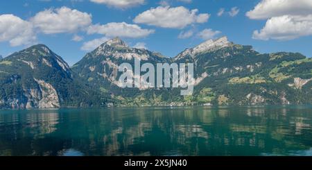 Blick über den Vierwaldstättersee nach Oberbauen und Niederbauen, Kanton URI, Schweiz, Europa Copyright: Markusxlange 1160-5366 Stockfoto