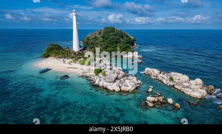 Luftaufnahme des Old Indie Lighthouse, Lengkuas Island, Belitung Island vor der Küste von Sumatra, Indonesien, Südostasien, Asien Copyright: MichaelxRunkel 1 Stockfoto