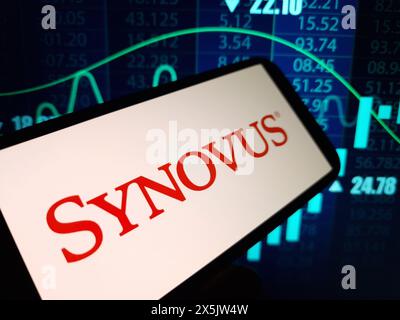 Konskie, Polen – 05. Mai 2024: Synovus Firmenlogo auf dem Mobiltelefon Stockfoto