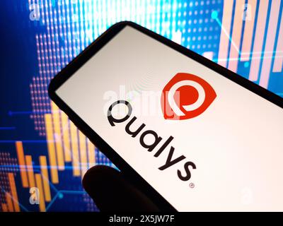 Konskie, Polen – 05. Mai 2024: Das Firmenlogo von Qualys wird auf dem Mobiltelefon angezeigt Stockfoto