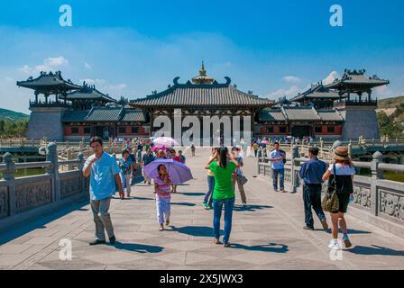 Neues Touristenzentrum in den Yungang Grotten, alte buddhistische Tempelgrotten, UNESCO-Weltkulturerbe, Shanxi, China, Asien Copyright: MichaelxRunke Stockfoto