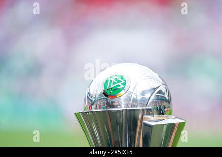 Köln, Deutschland. Mai 2024. Köln, 9. Mai 2024: Pokal-Trophäe beim DFB-Cup-Endspiel zwischen dem FC Bayern München und dem VfL Wolfsburg im RheinEnergieStadion in Köln. (Daniela Porcelli/SPP) Credit: SPP Sport Press Photo. /Alamy Live News Stockfoto