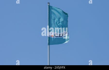 Fahne, Logo, CDU-Bundesgeschäftsstelle, Konrad-Adenauer-Haus, Klingelhöferstraße, Tiergarten, Mitte, Berlin, Deutschland *** Flagge, Logo, CDU-Bundesamt, Konrad Adenauer Haus, Klingelhöferstraße, Tiergarten, Mitte, Berlin, Deutschland Stockfoto