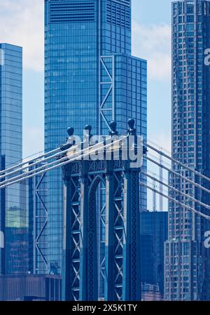 Tower Detail, Manhattan Bridge – zuletzt gebaut von den drei Lower East River Spans, die Brooklyn und Manhattan verbinden. Stockfoto
