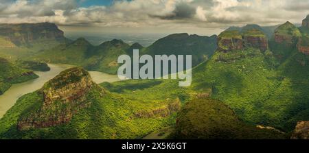 Blick auf den stimmungsvollen Himmel über den drei Rondavels im Blyde River Canyon, Provinz Mpumalanga, Südafrika, Afrika Copyright: FrankxFell 844-33152 Stockfoto