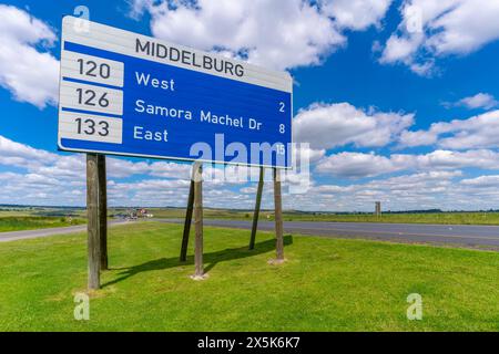 Blick auf das Straßenschild N4 und den großen Himmel in Middelburg, Provinz Mpumalanga, Südafrika, Afrika Copyright: FrankxFell 844-33123 Stockfoto