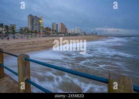 Blick auf Strände, Promenade und Hotels von New Pier in der Abenddämmerung, Durban, Provinz KwaZulu-Natal, Südafrika, Afrika Copyright: FrankxFell 844-33289 Stockfoto