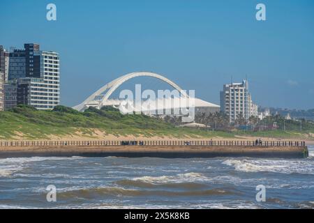 Ansicht des Moses Mabhida Stadions vom Pier im Indischen Ozean, Durban, Provinz KwaZulu-Natal, Südafrika, Afrika Copyright: FrankxFell 844-33375 Stockfoto