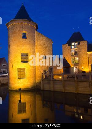 Einer der ursprünglichen Türme der Burg Schagen. 2002 wurden die Überreste der Burg gekauft und ein mittelalterliches Hotel mit den alten Türmen gebaut. Stockfoto