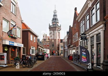 Das Museum de Speeltoren (Glockenturm) im malerischen historischen niederländischen Dorf Monnickendam. Stockfoto