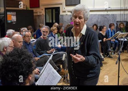 Roma, 14.03.2017: Giovanna Marini insegnante della lezione di Modi del Canto Contadino, Scuola Popolare di Musica di Testaccio. © Andrea Sabbadini Stockfoto