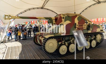 Moskau, Russland. Mai 2024. In Moskau wurde im Victory Park eine Ausstellung mit gefangengenommenen Waffen und Ausrüstungen eröffnet, die von russischen Soldaten während einer Sonderaktion gefangen genommen wurden. Mehr als 30 Proben militärischer Ausrüstung aus den USA, Großbritannien, Deutschland, Frankreich, der Türkei, Schweden, Tschechoslowakei, Südafrika, Finnland, Australien, Österreich und die Ukraine wurden auf der Ausstellung präsentiert (Credit Image: © Alexey Bychkov/ZUMA Press Wire) NUR REDAKTIONELLE VERWENDUNG! Nicht für kommerzielle ZWECKE! Stockfoto