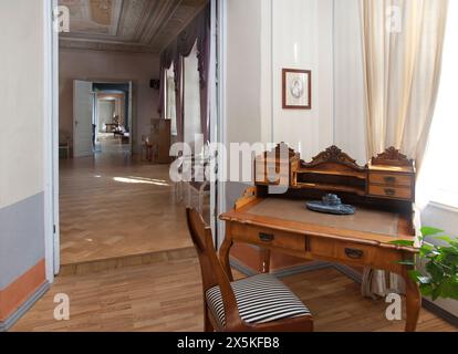 Sagadi Manor and Country Park, im Lahemaa National Park, ein historisches Landhaus, die Inneneinrichtung mit traditionellen antiken Möbeln eingerichtet. Stockfoto