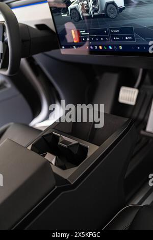Innenansicht des Tesla Cybertruck mit Zentralkonsole Stockfoto