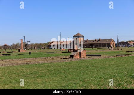 Polen, Oswiecim, Auschwitz-Birkenau. WWll, Haupteingang. Stockfoto