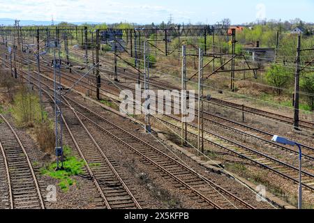 Polen, Oswiecim, Auschwitz-Birkenau. Holocaust aus dem Zweiten Weltkrieg. Bahnhof der Stadt, Gleise ins Konzentrationslager. Stockfoto