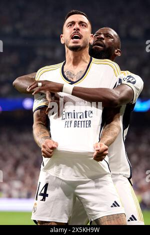 Joselu Mato von Real Madrid feiert das erste Tor ihrer Mannschaft mit seinem Teamkollegen Antonio Rudiger von Real Madrid während des zweiten Legspielspiels der UEFA Champions League zwischen Real Madrid und dem FC Bayern München am 8. Mai 2024 im spanischen Estadio Santiago Bernabeu. (Foto von QSP) Stockfoto