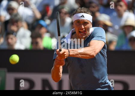 Rom, Italien. Mai 2024. Alexander Zverev während des Spiels gegen Aleksander Vukic beim Internazionali BNL d’Italia 2024 Tennis Turnier im Foro Italico in Rom, Italien am 10. Mai 2024. Quelle: Insidefoto di andrea staccioli/Alamy Live News Stockfoto