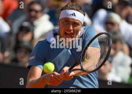Rom, Italien. Mai 2024. Alexander Zverev während des Spiels gegen Aleksander Vukic beim Internazionali BNL d’Italia 2024 Tennis Turnier im Foro Italico in Rom, Italien am 10. Mai 2024. Quelle: Insidefoto di andrea staccioli/Alamy Live News Stockfoto