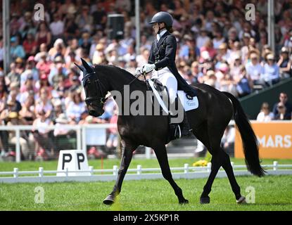 Badminton Estate, Gloucestershire, Großbritannien. Mai 2024. 2024 MARS Badminton Horse Trials Tag 3; Holly Richardson (GBR) reitet BALLY LOUIS während der Dressur an Tag 3 Credit: Action Plus Sports/Alamy Live News Stockfoto