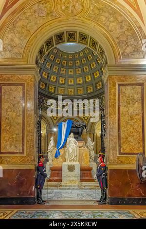 Argentinien, Buenos Aires. Wachen an der Tür des Mausoleums für General José de San Martín. (Nur Für Redaktionelle Zwecke) Stockfoto