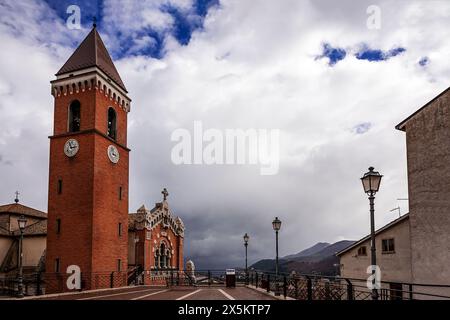 Die Kirche San Nicola di Bari in Rivisondoli Stockfoto