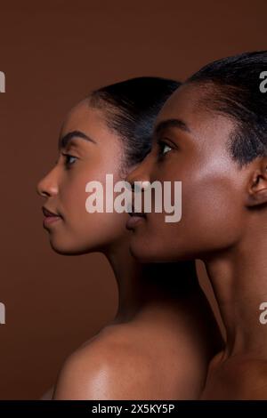 Profilansicht junger Frauen Stockfoto