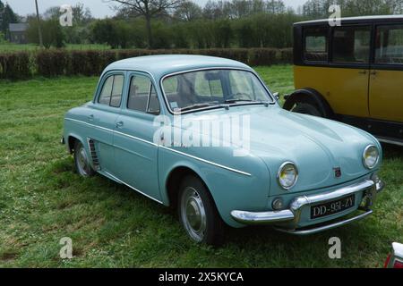 50er Jahre Renault Ondine Turqouise in Frankreich Stockfoto