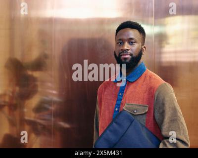 Großbritannien, London, Porträt eines Geschäftsmannes im Kreativstudio Stockfoto