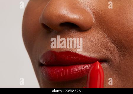 Nahaufnahme einer Frau mit rotem Lippenstift Stockfoto