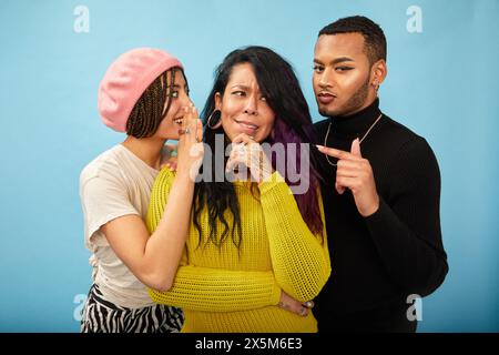 Studio-Porträt stilvoller Freunde Stockfoto