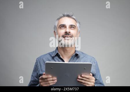 Reife Geschäftsmann mit tablet Stockfoto