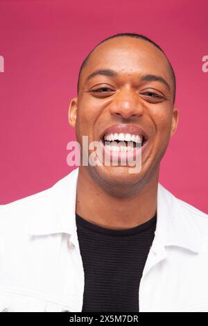 Porträt von lächelnden Mann Stockfoto