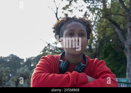 Teenager-Mädchen mit Kopfhörern Stockfoto