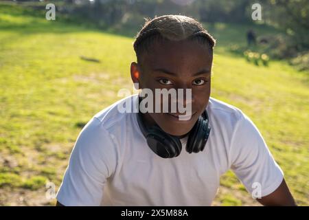 Porträt eines Teenagers mit Kopfhörern Stockfoto