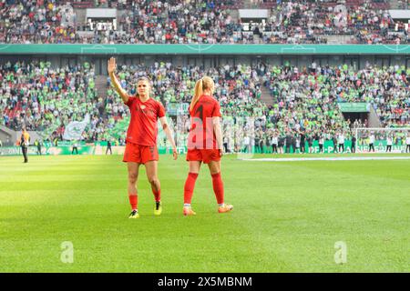 Köln, Deutschland. Mai 2024. Köln, 9. Mai 2024: Jovana Damnjanovic (9 FC Bayern München) winkte nach dem DFB-Cup-Endspiel zwischen dem FC Bayern München und dem VfL Wolfsburg im RheinEnergieStadion in Köln ein letztes Mal mit den Fans. (Sven Beyrich/SPP) Credit: SPP Sport Press Photo. /Alamy Live News Stockfoto