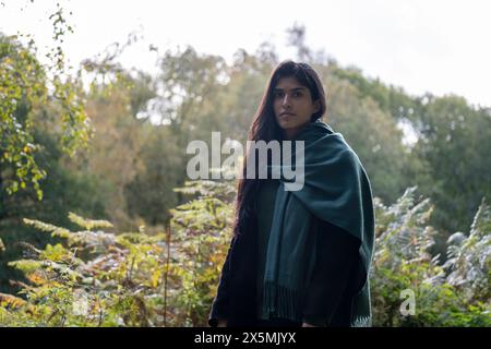 Porträt der Frau in der Landschaft Stockfoto