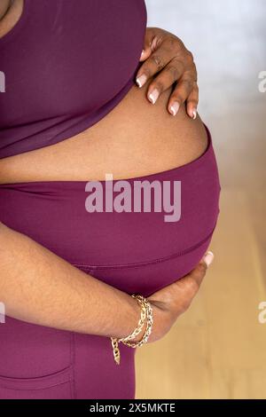 Schwangeren Bauch zu berühren Stockfoto