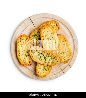 Knoblauch knusprige Brotscheiben mit Kräutern auf Schneidebrett isoliert auf weißem Hintergrund. Stockfoto