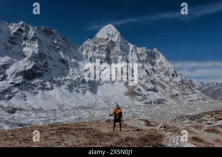 Spektakuläre Aussicht auf den Wedge Peak vom Kangchenjunga (Kanchenjunga) North Base Camp, Pang Pema, Nepal Stockfoto