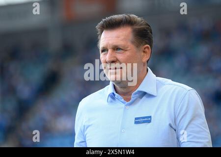 Magdeburg, Deutschland. Mai 2024. Fußball: Bundesliga 2, 1. FC Magdeburg - SpVgg Greuther Fürth, Spieltag 33, MDCC-Arena. Magdeburger Trainer Christian Titz ist vor dem Spiel im Stadion. Hinweis: Swen Pförtner/dpa – WICHTIGER HINWEIS: gemäß den Vorschriften der DFL Deutscher Fußball-Liga und des DFB Deutscher Fußball-Bundes ist es verboten, im Stadion und/oder des Spiels aufgenommene Fotografien in Form von sequenziellen Bildern und/oder videoähnlichen Fotoserien zu verwenden oder zu nutzen./dpa/Alamy Live News Stockfoto