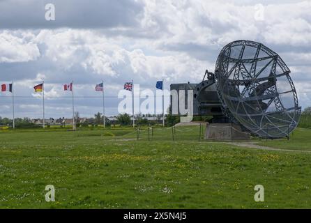 Douvres-la-Delivrande, Frankreich - 2. Mai 2024: Deutsche Station Radar Complex in Douvres-la-Delivrande während des Zweiten Weltkriegs. Würzburg-Riese Radar und m Stockfoto