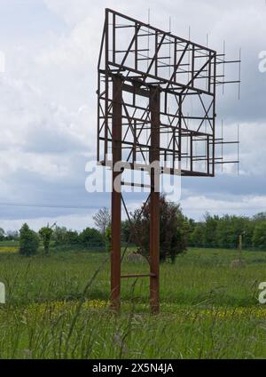 Douvres-la-Delivrande, Frankreich - 2. Mai 2024: Deutsche Station Radar Complex in Douvres-la-Delivrande während des Zweiten Weltkriegs. Würzburg-Riese Radar und m Stockfoto