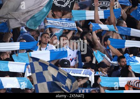 Bergamo, Italien. Mai 2024. Die Fans von Olympique de Marseille bejubeln ihre Mannschaft während des Spiels der UEFA Europa League im Gewiss-Stadion in Bergamo. Der Bildnachweis sollte lauten: Jonathan Moscrop/Sportimage Credit: Sportimage Ltd/Alamy Live News Stockfoto
